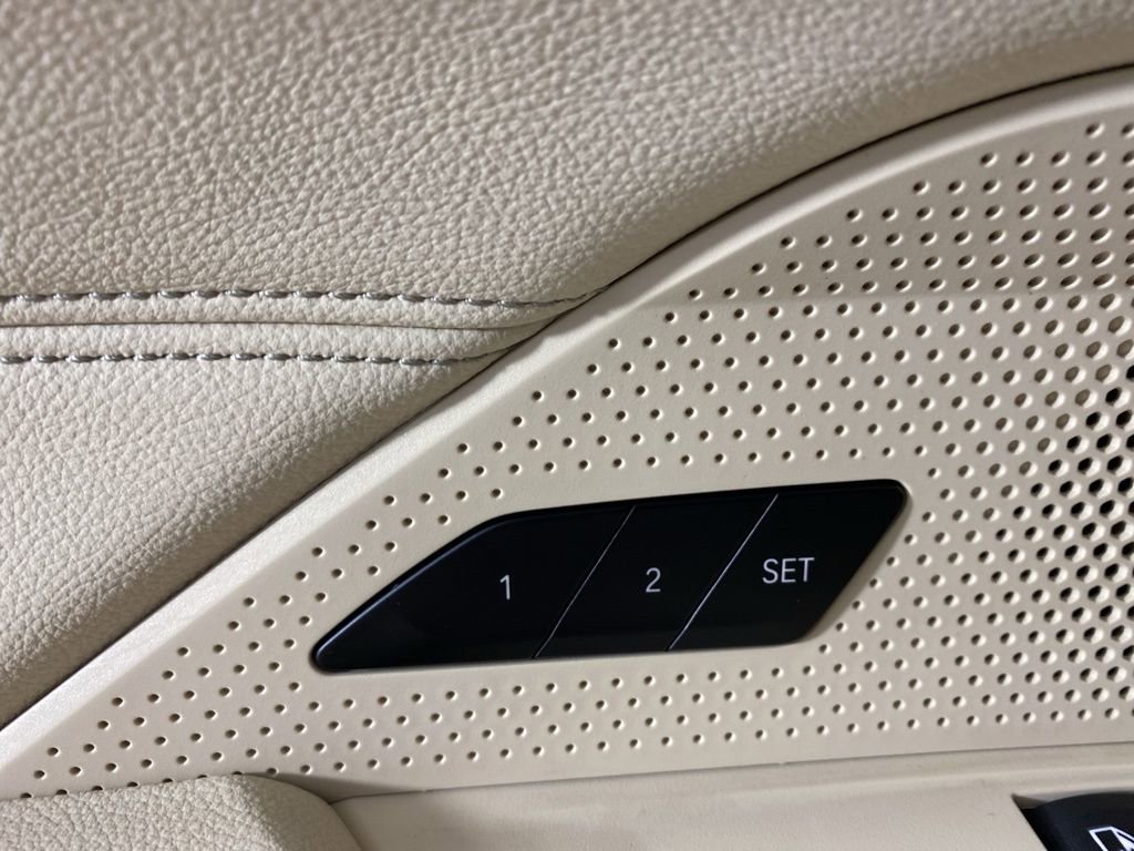 Used 2025 BMW 430i xDrive Coupe w/ Premium Package image 7