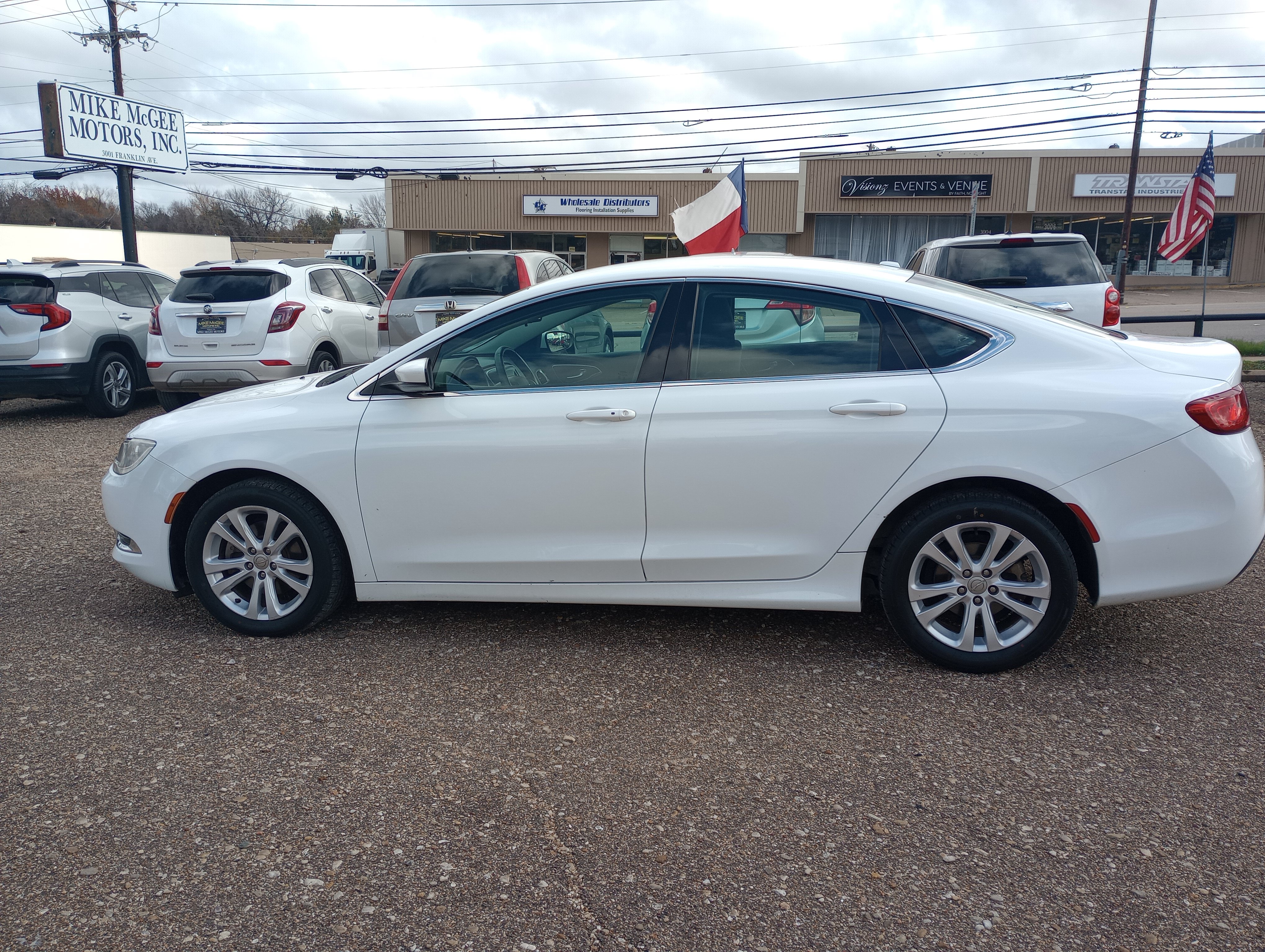 Used 2015 Chrysler 200 Limited FWD image 4