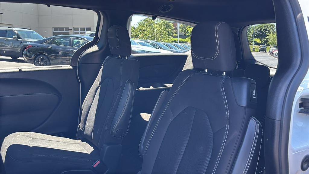 Used 2018 Chrysler Pacifica Touring Plus FWD image 26