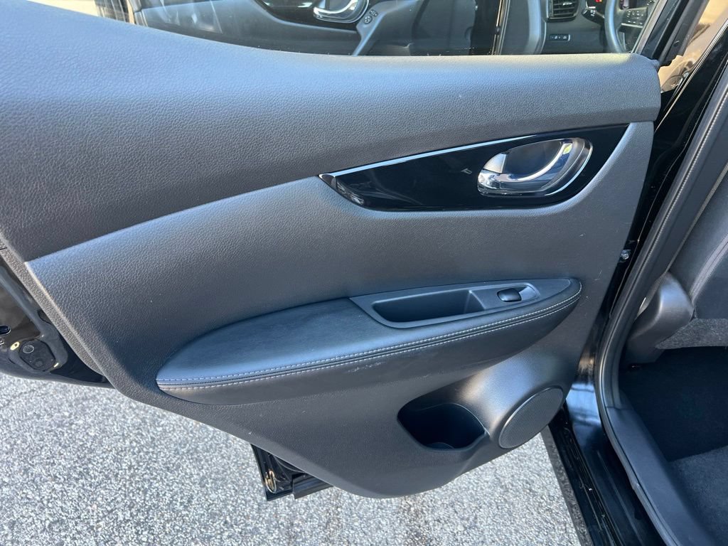 Used 2017 Nissan Rogue Sport SV AWD/4WD image 10