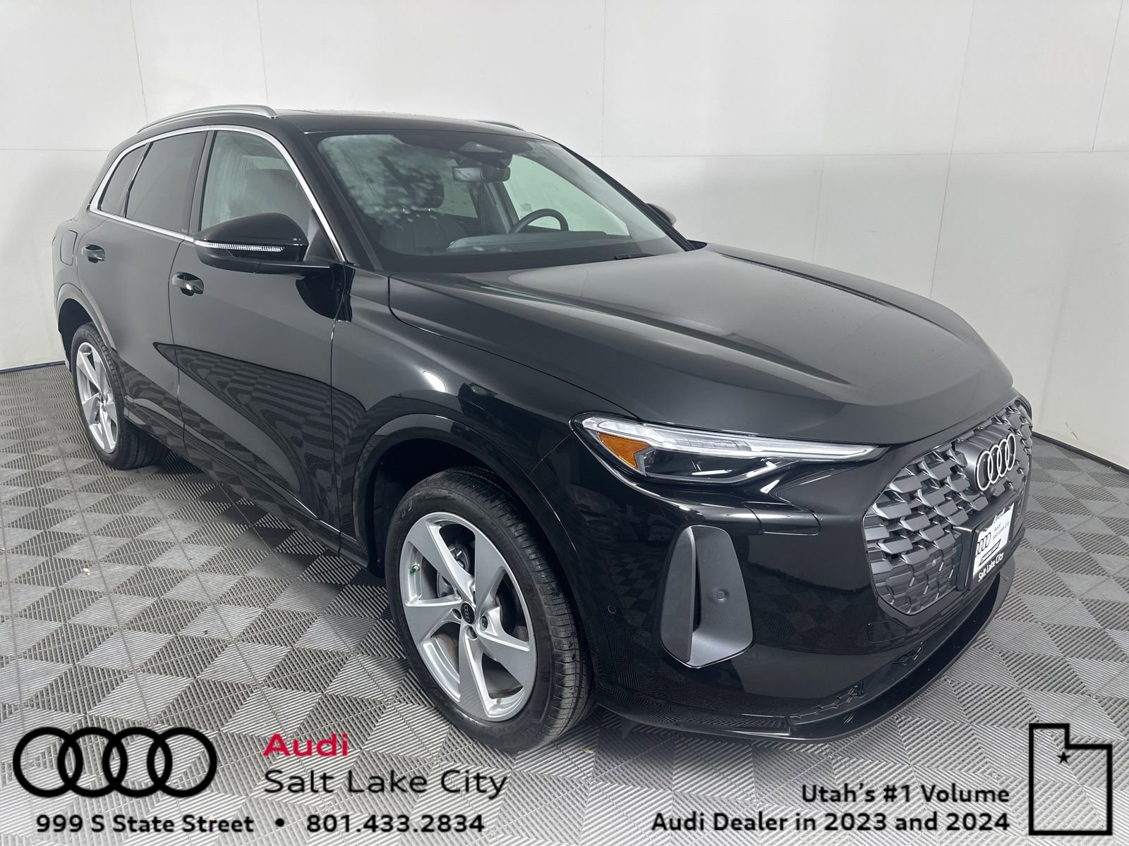 Certified 2025 Audi Q5 Premium w/ Premium Plus AWD/4WD image 1