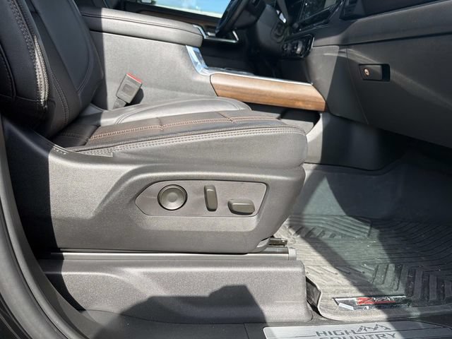 Used 2024 Chevrolet Silverado 2500 High Country w/ High Country Premium Package AWD/4WD image 16
