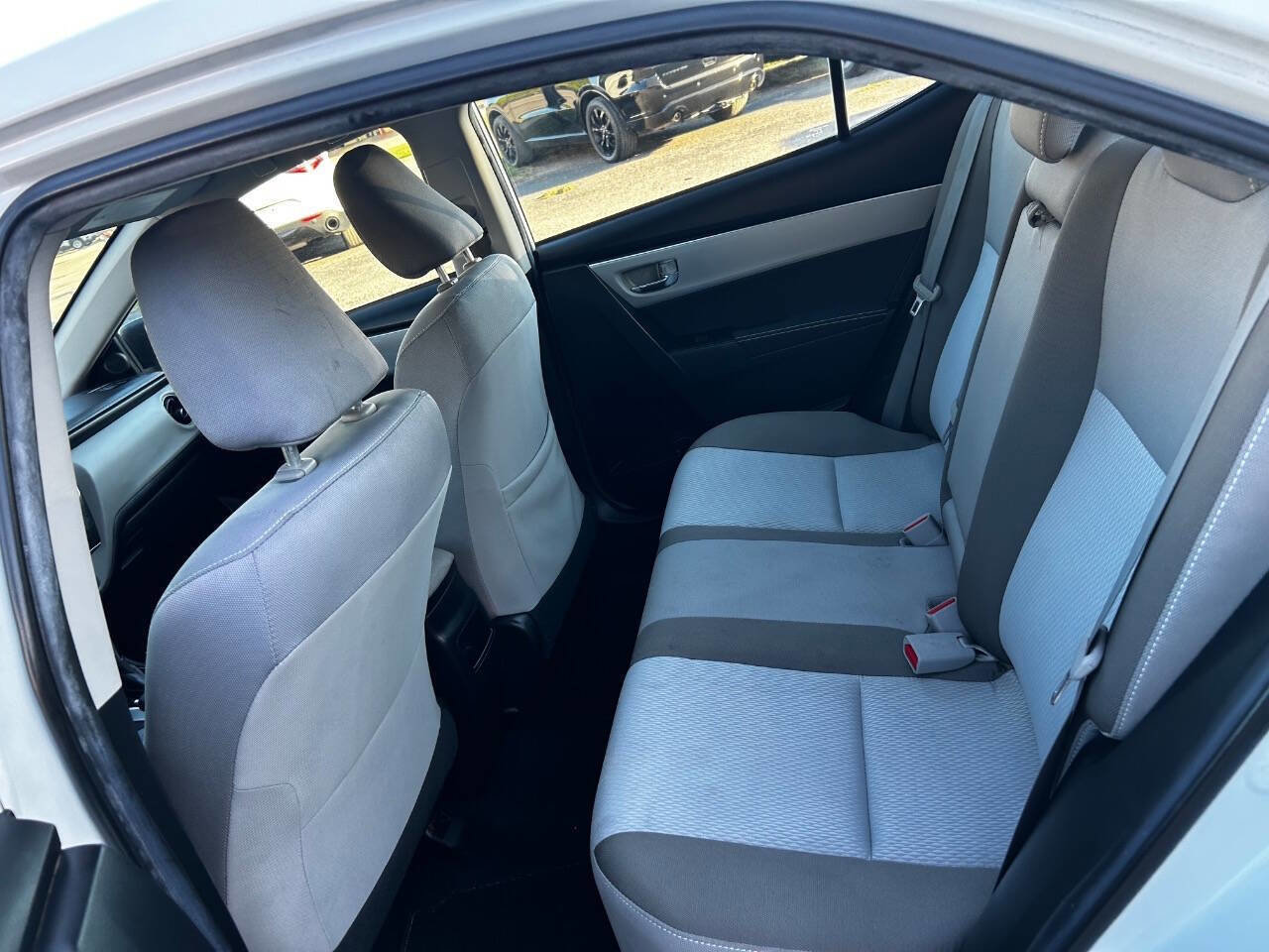 Used 2018 Toyota Corolla LE w/ Carpet Mat Package (TMS) image 11