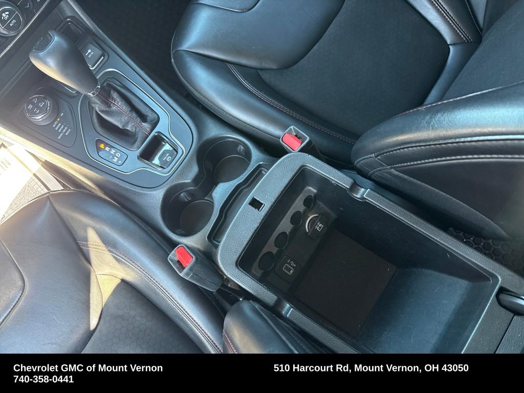 Used 2019 Jeep Cherokee Trailhawk image 24