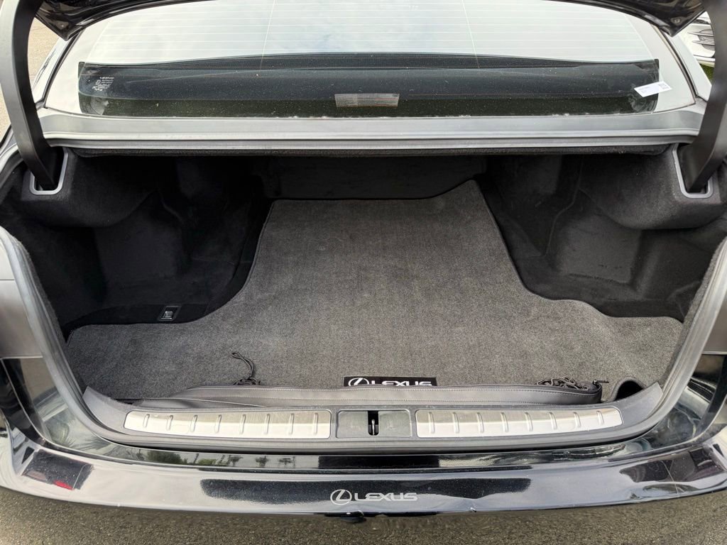 Used 2019 Lexus LS 500 w/ Accessory Package (Z2) RWD image 19