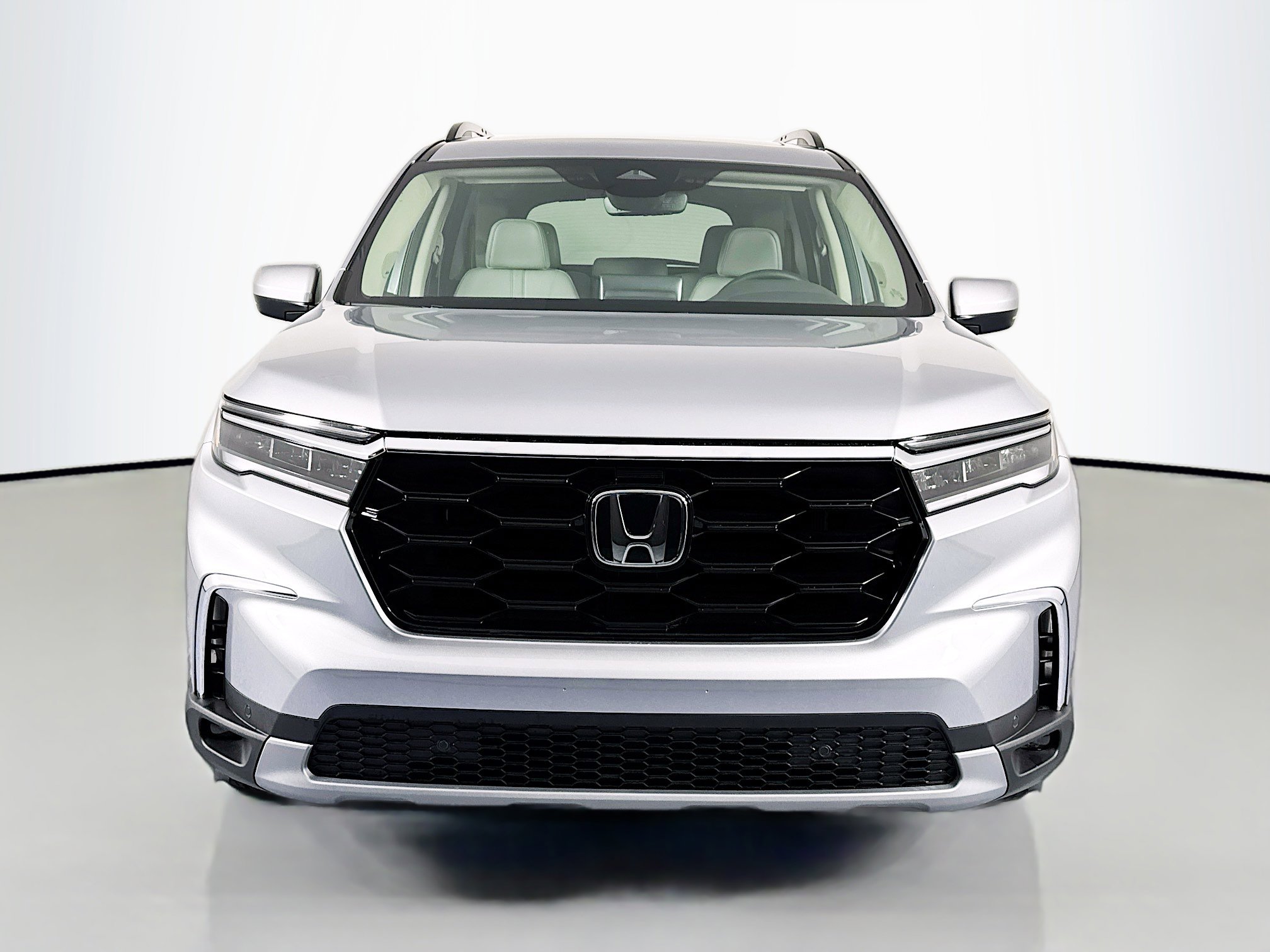 New 2025 Honda Pilot Touring image 2