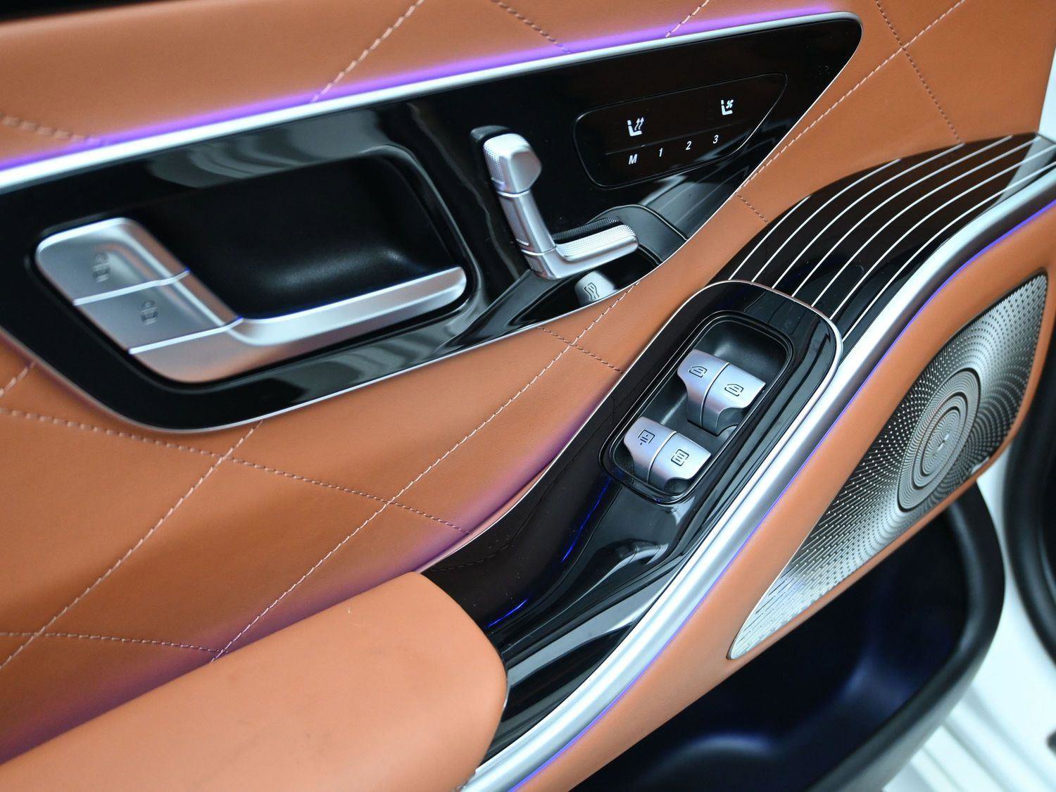 Used 2022 Mercedes-Benz S 580 4MATIC Sedan w/ AMG Line Package image 10