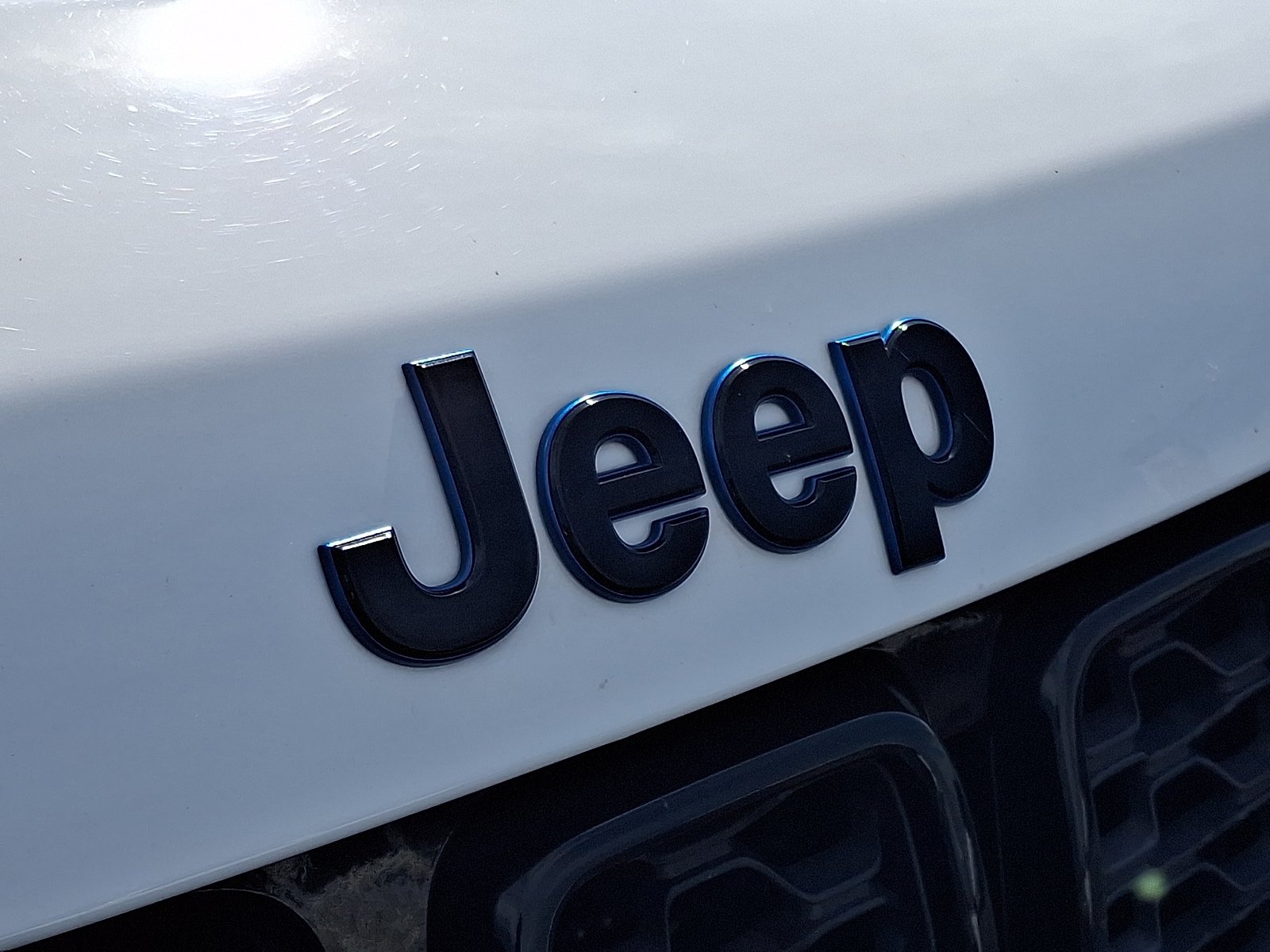Used 2019 Jeep Grand Cherokee Laredo AWD/4WD image 31