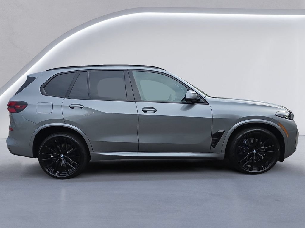 New 2026 BMW X5 xDrive40i w/ M Sport Package AWD/4WD image 3