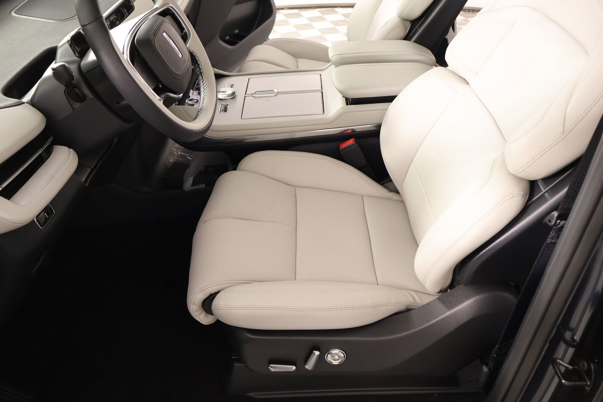 New 2026 Lincoln Navigator Premiere AWD/4WD image 11