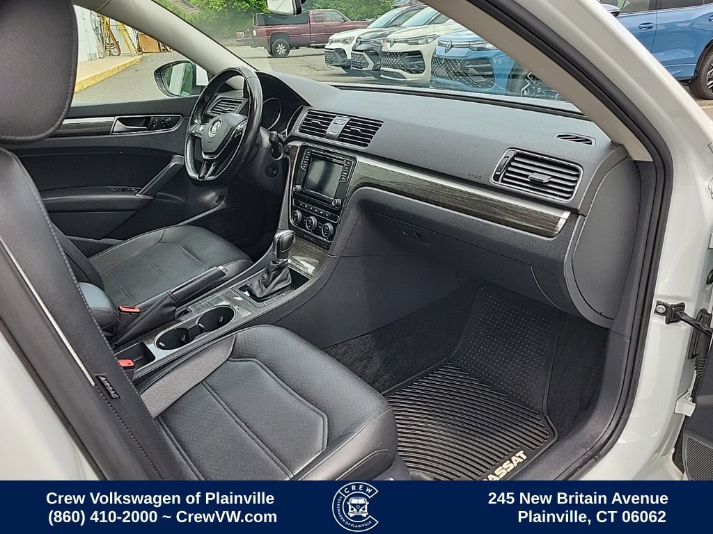 Used 2018 Volkswagen Passat 2.0T SE FWD image 44
