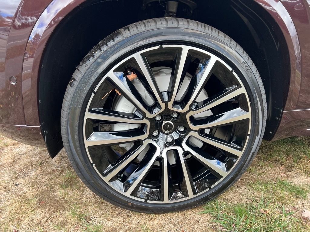 New 2026 Volvo XC90 B6 Plus w/ Protection Package Premier AWD/4WD image 9