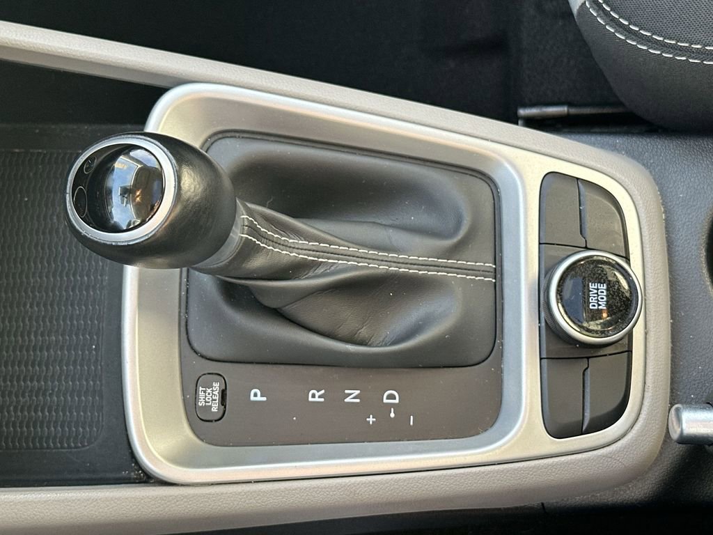 Used 2024 Hyundai Venue SEL image 23