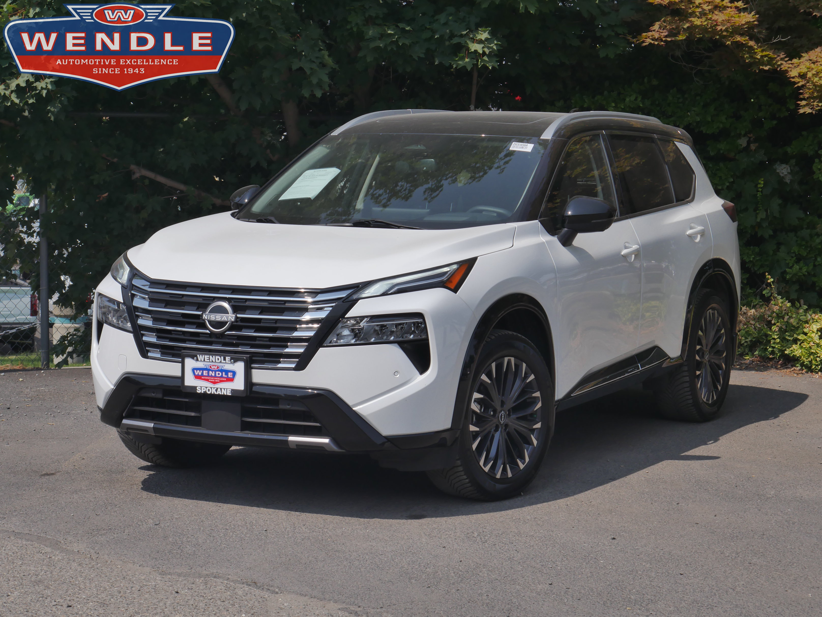Certified 2024 Nissan Rogue Platinum w/ Platinum Premium Package AWD/4WD image 1
