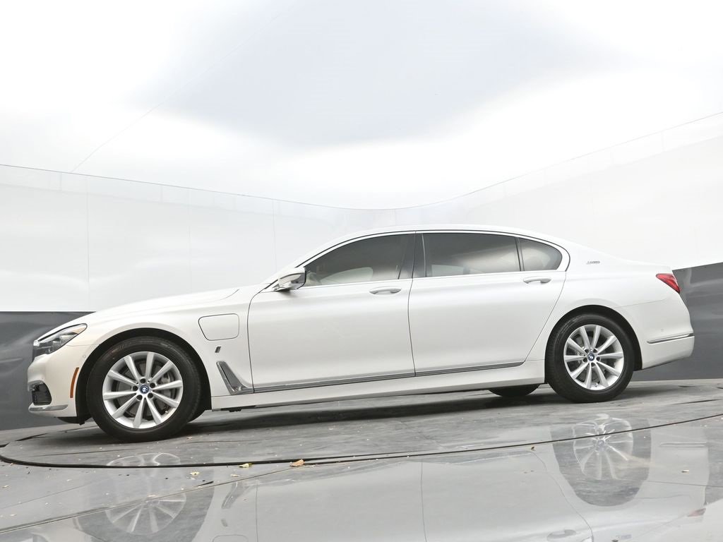Used 2018 BMW 740e xDrive image 37