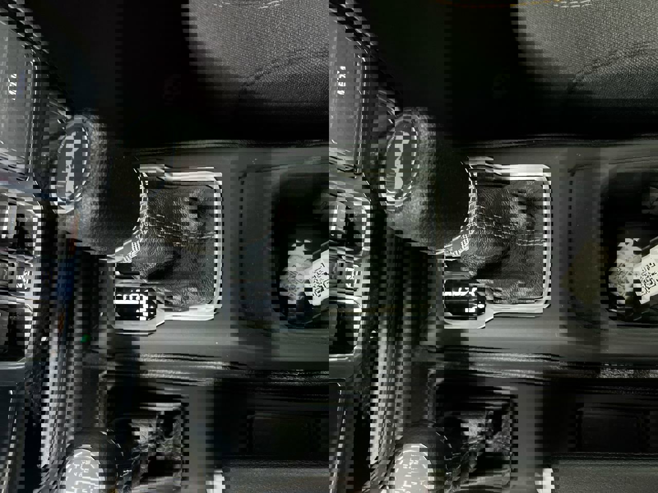 Used 2024 Jeep Wrangler Sahara image 23