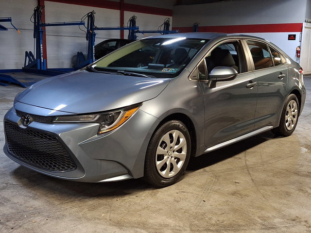 Used 2022 Toyota Corolla LE FWD image 3