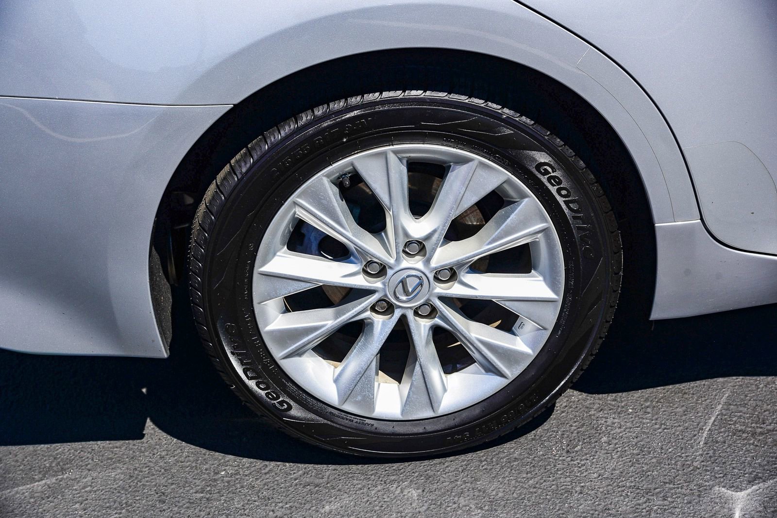 Used 2014 Lexus ES 300h w/ Luxury Package w/Bamboo Trim image 9