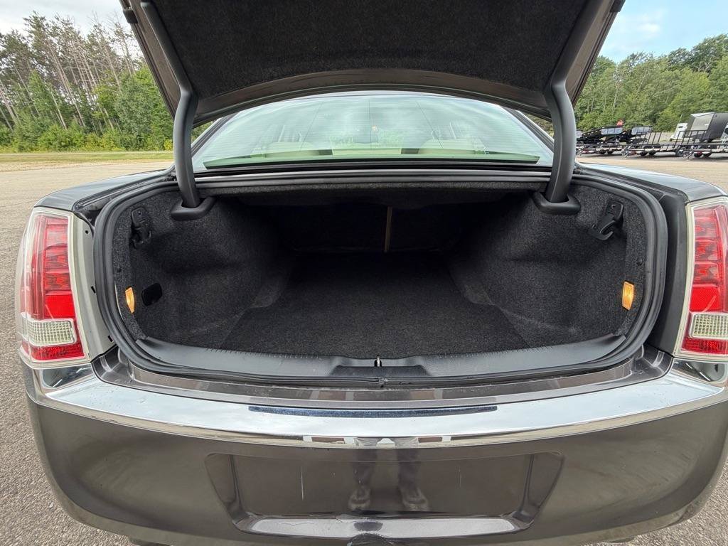 Used 2013 Chrysler 300 AWD w/ Driver Convenience Group image 16