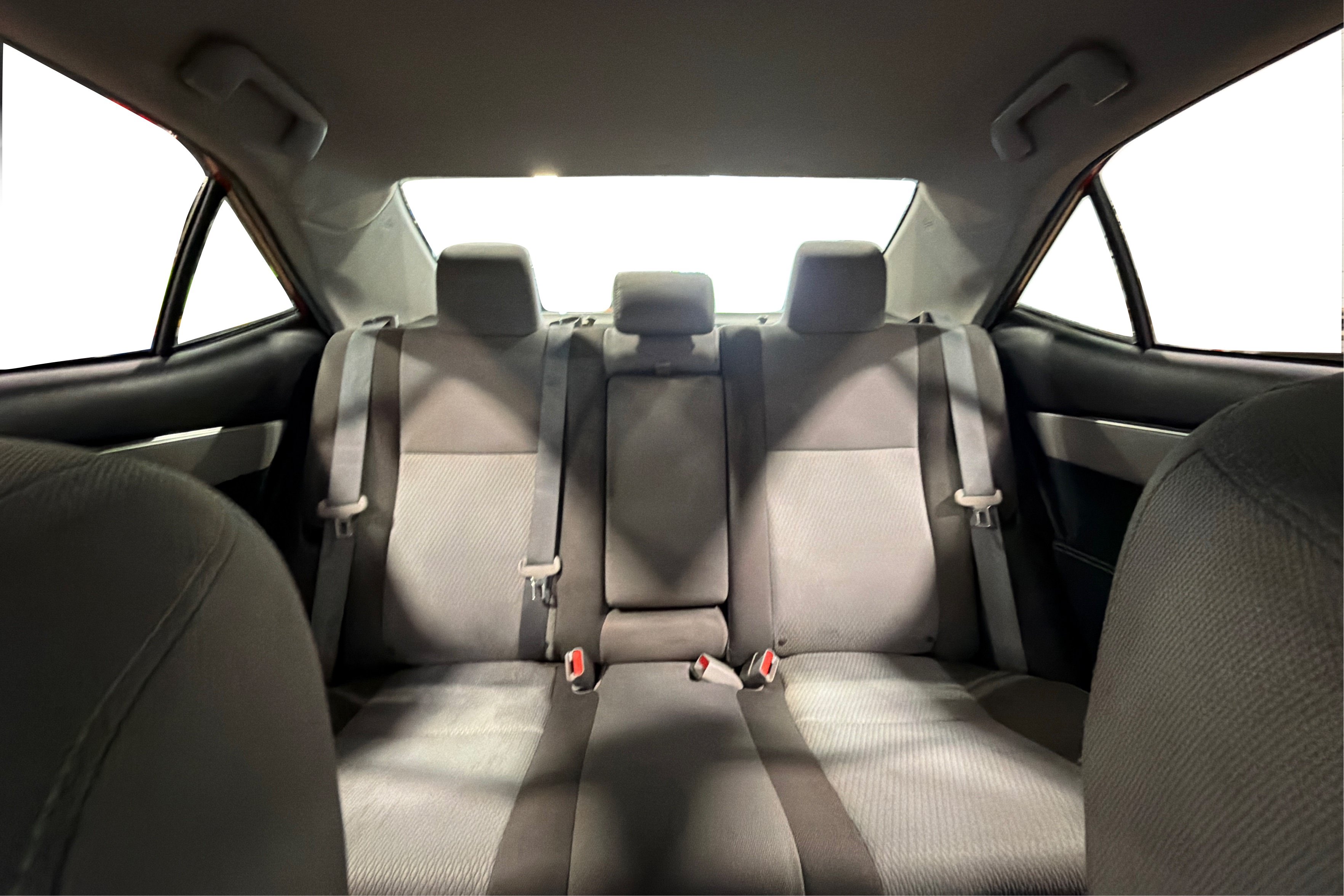 Used 2018 Toyota Corolla LE FWD image 38