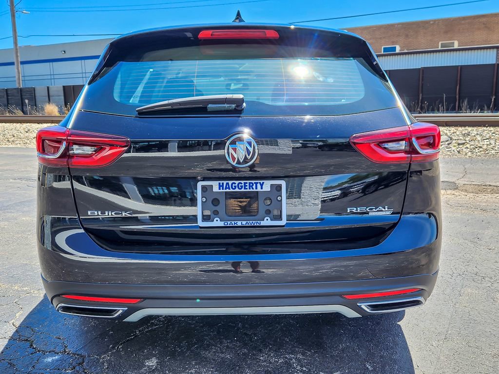 Used 2018 Buick Regal Essence w/ Sights and Sounds Package AWD/4WD image 5