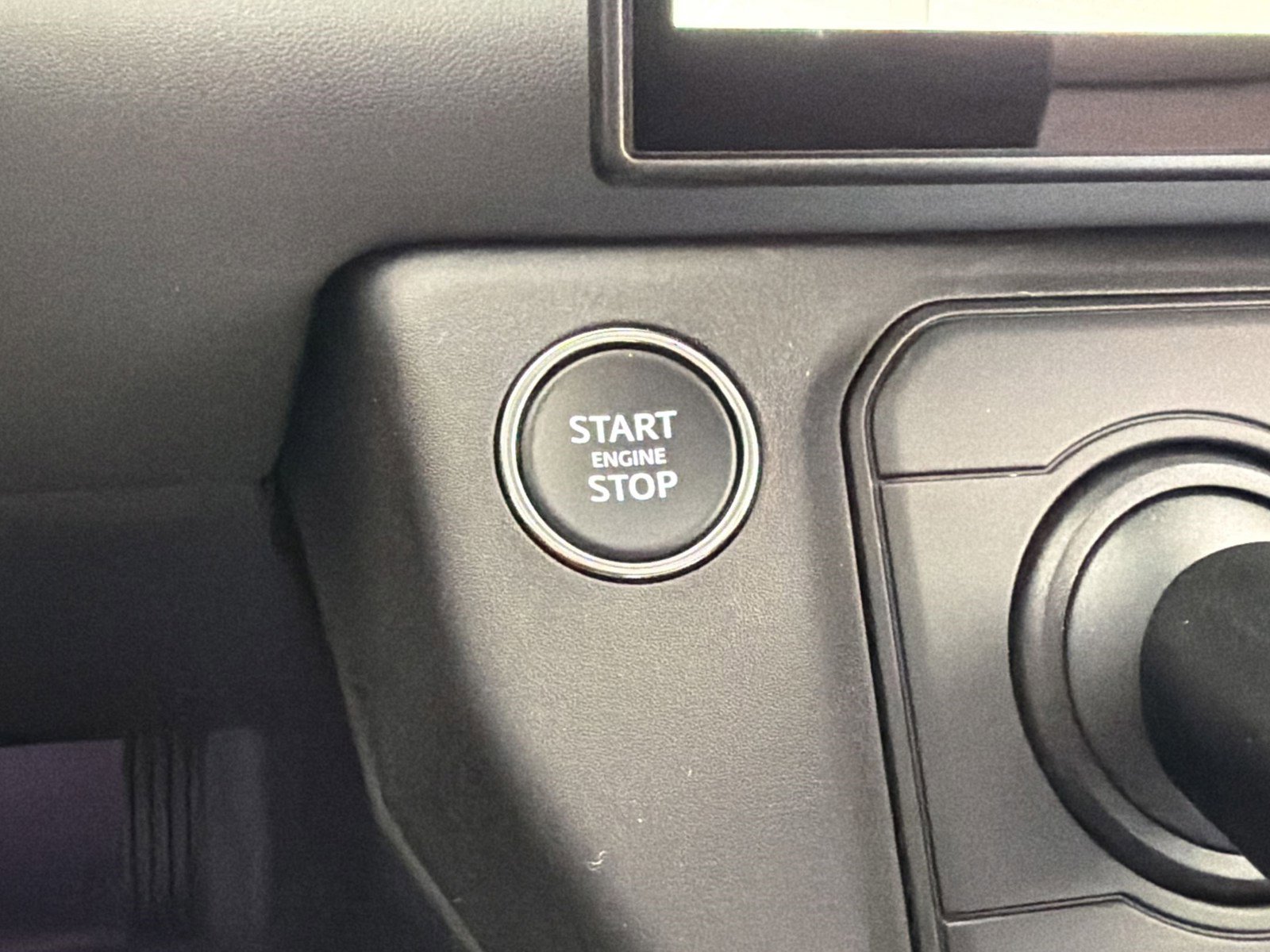 New 2026 Land Rover Defender 110 X-Dynamic SE image 26