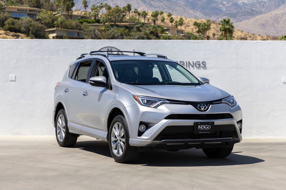 Used 2017 Toyota RAV4 Platinum FWD image 2