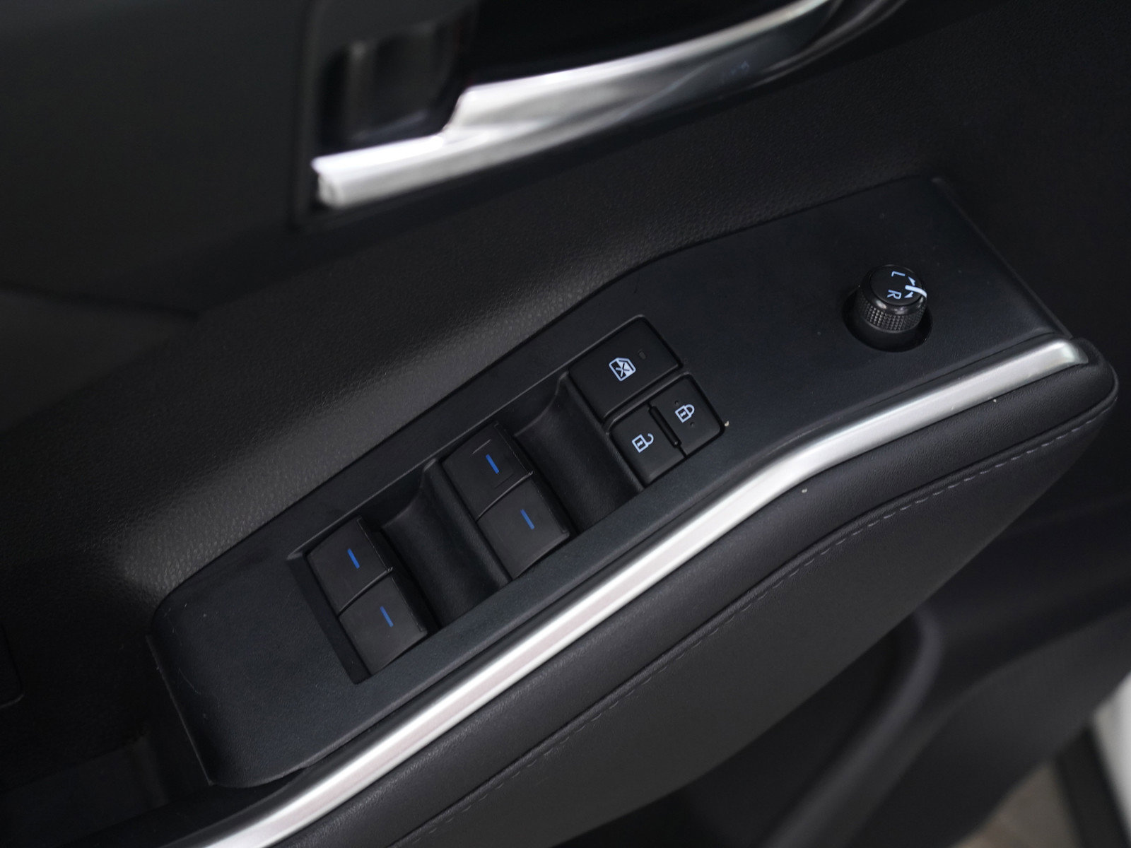 Used 2020 Toyota Highlander XLE image 23