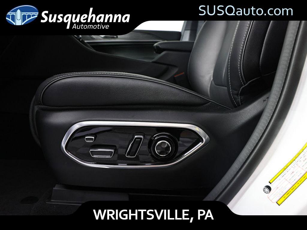 Used 2023 Jeep Grand Cherokee Overland w/ Advanced Protech Group III image 19