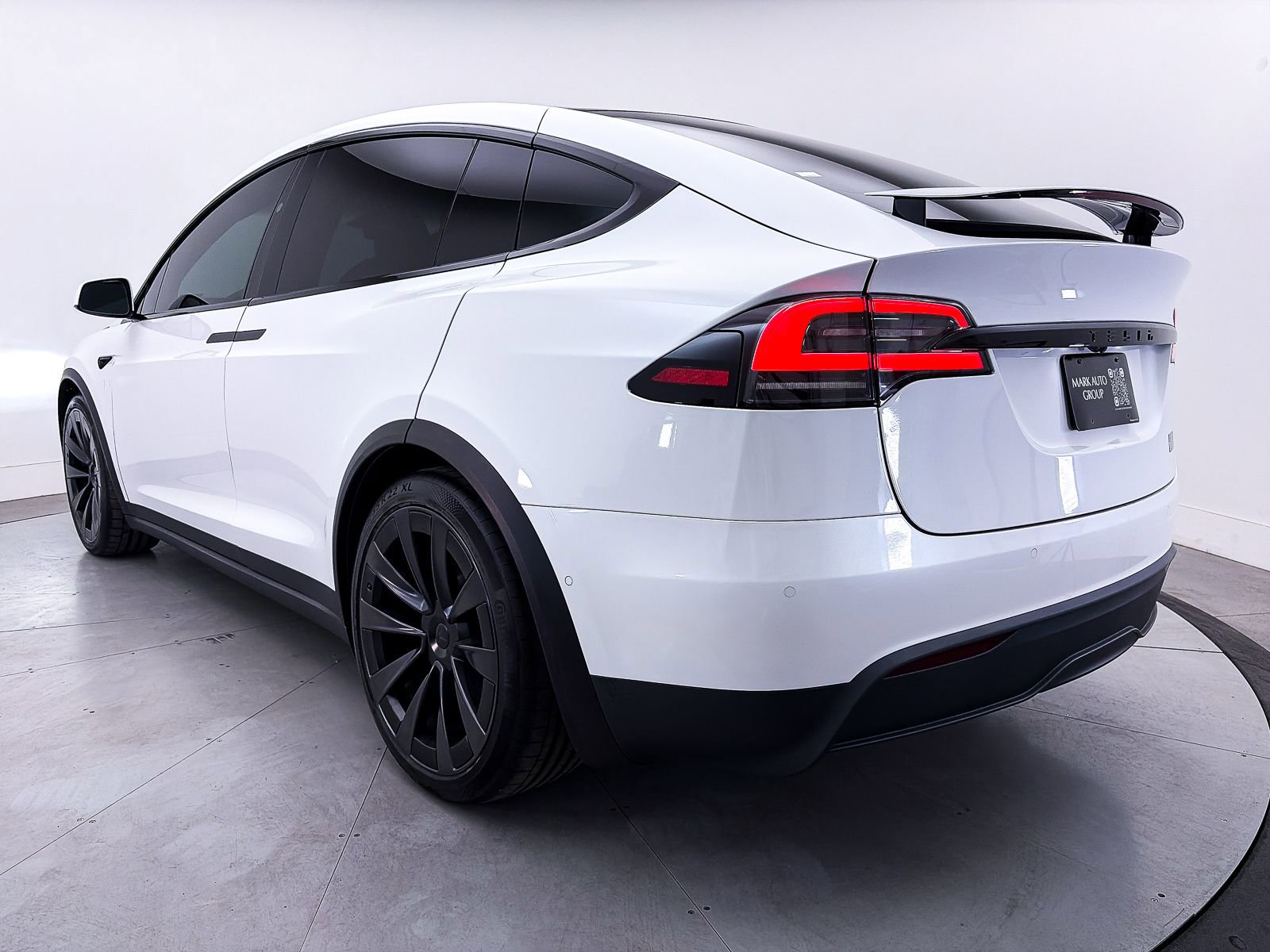 Used 2022 Tesla Model X Plaid image 12