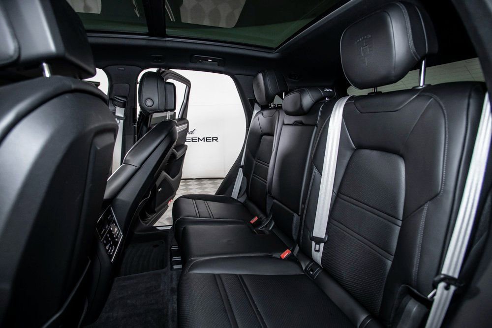 Used 2023 Porsche Cayenne S Platinum w/ Premium Package Plus image 40