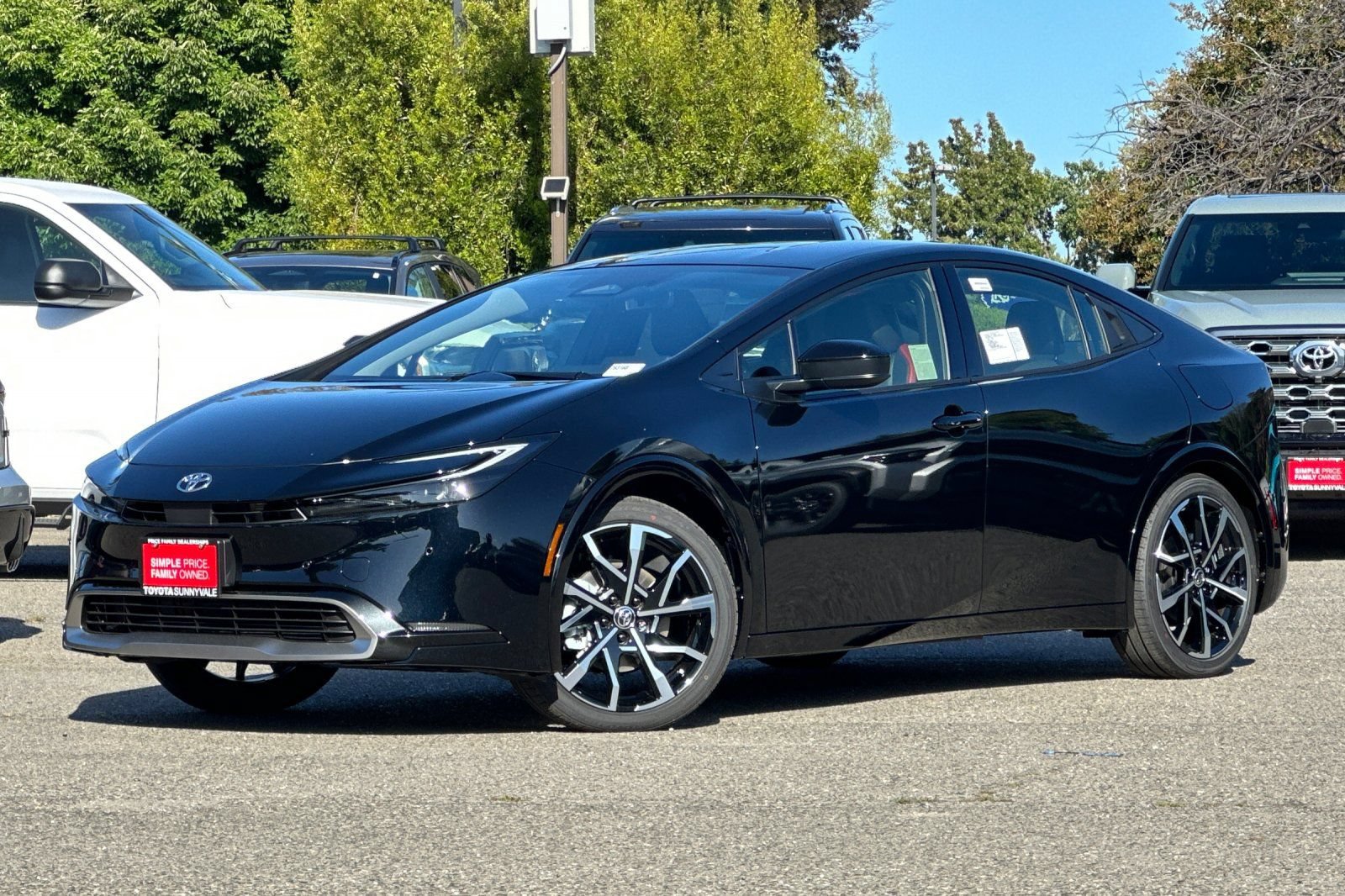 New 2026 Toyota Prius Plug-In Hybrid FWD video 2
