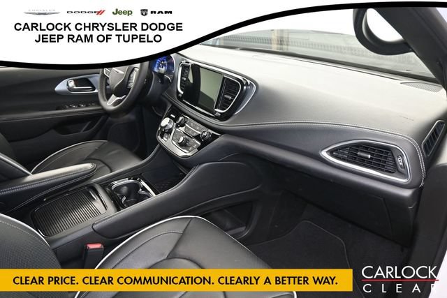 Used 2026 Chrysler Pacifica Limited FWD image 42