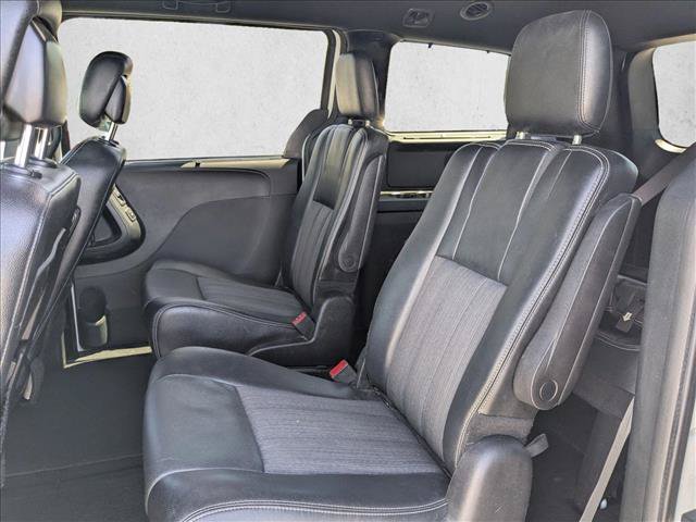 Used 2015 Chrysler Town & Country S w/ Driver Convenience Group FWD image 17