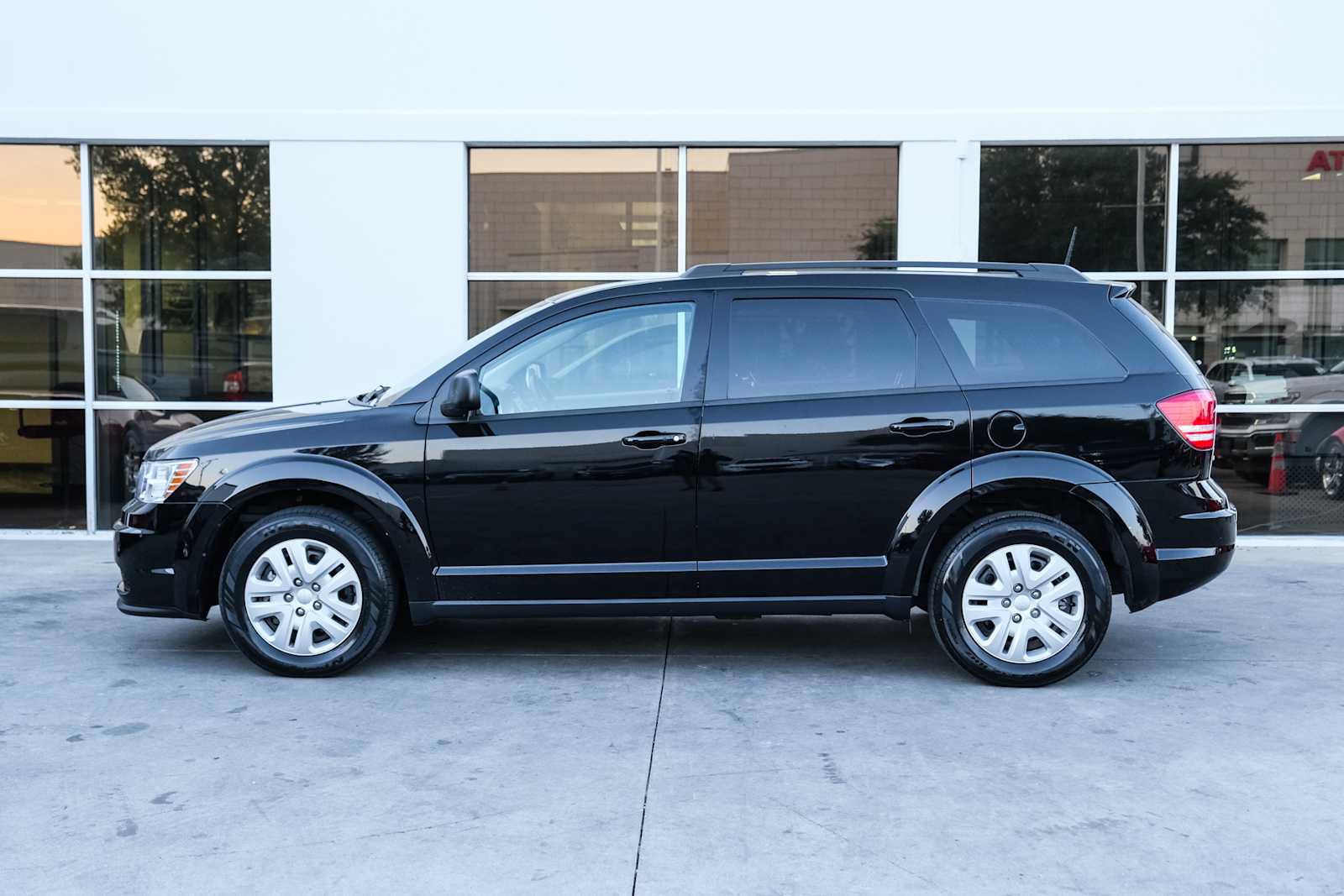 Used 2020 Dodge Journey SE FWD image 16