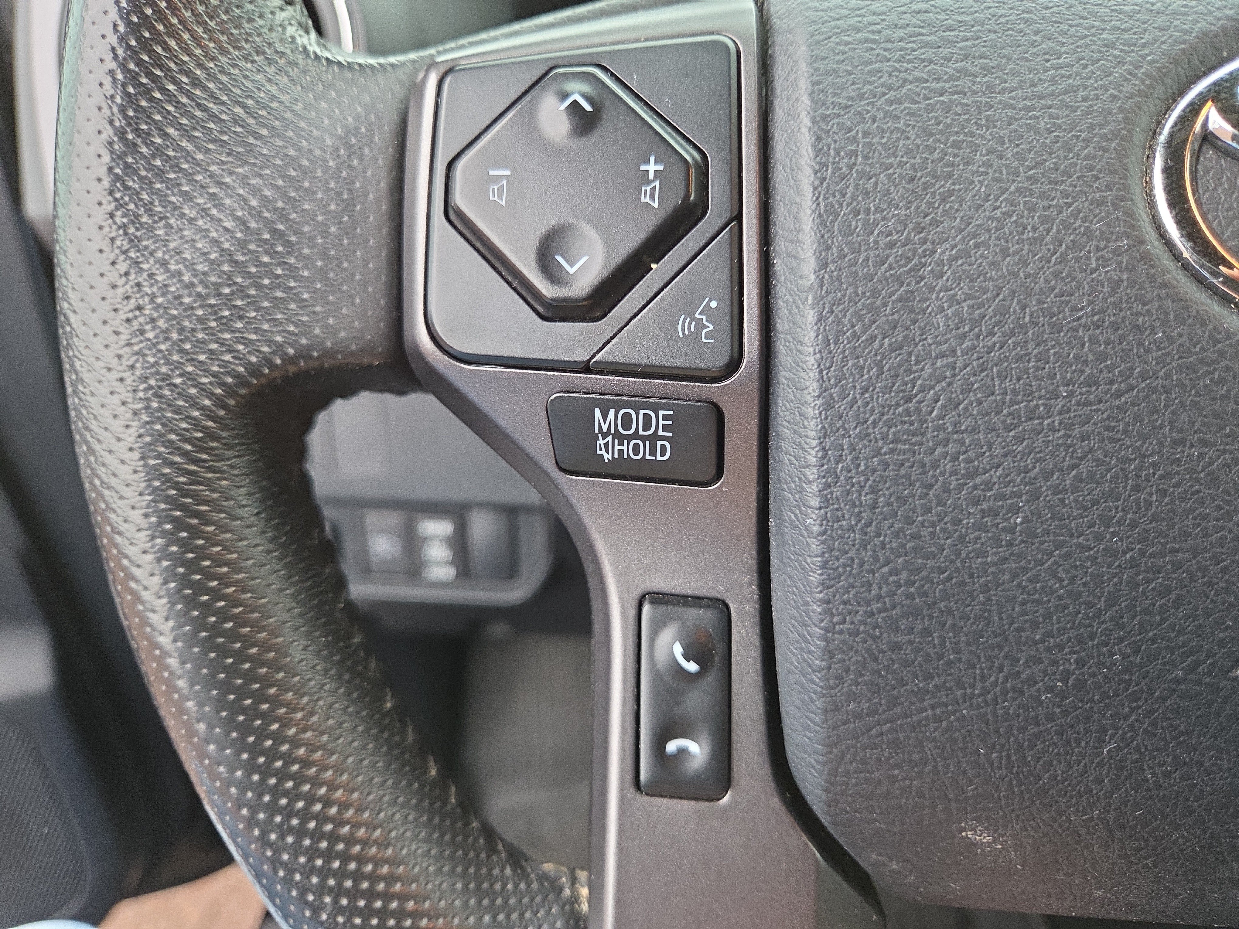 Certified 2020 Toyota Tacoma TRD Off-Road AWD/4WD image 27