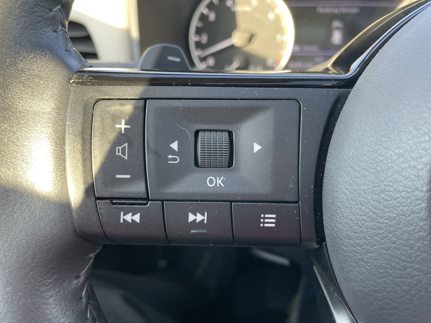 Used 2021 Nissan Rogue SV w/ Premium Package image 24