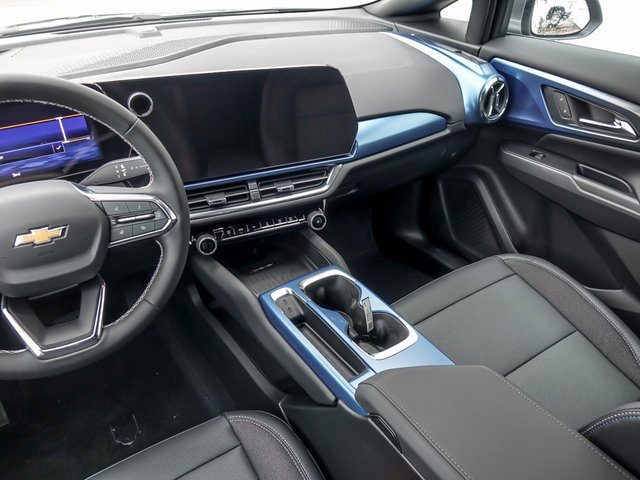 New 2026 Chevrolet Equinox EV LT image 18