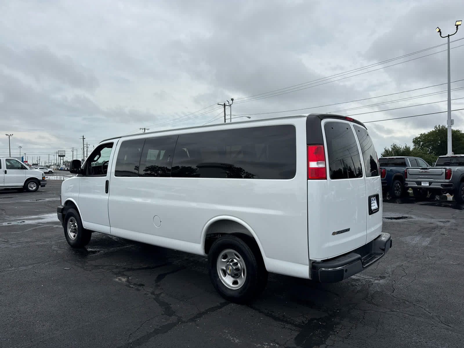 Certified 2025 Chevrolet Express 3500 LT w/ LT Preferred Equipment Group RWD image 3