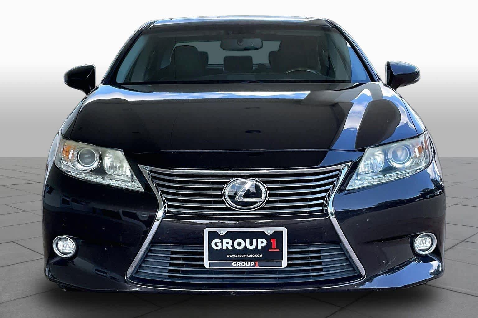 Used 2014 Lexus ES 350 w/ Luxury Package FWD image 4