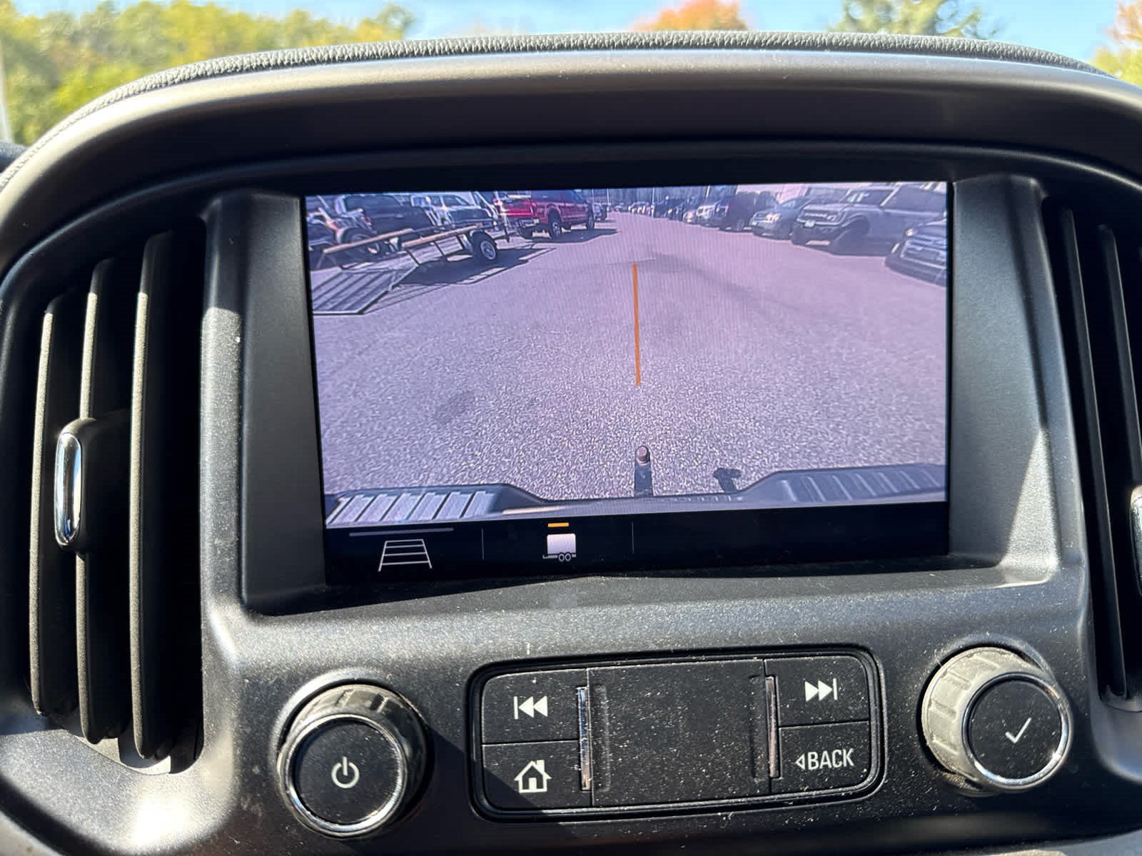 Used 2019 Chevrolet Colorado Z71 AWD/4WD image 12