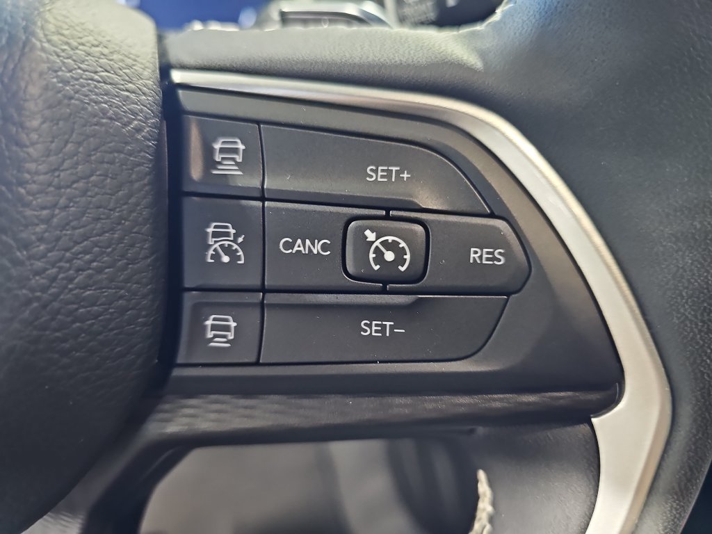 Used 2023 Jeep Grand Cherokee Altitude AWD/4WD image 18