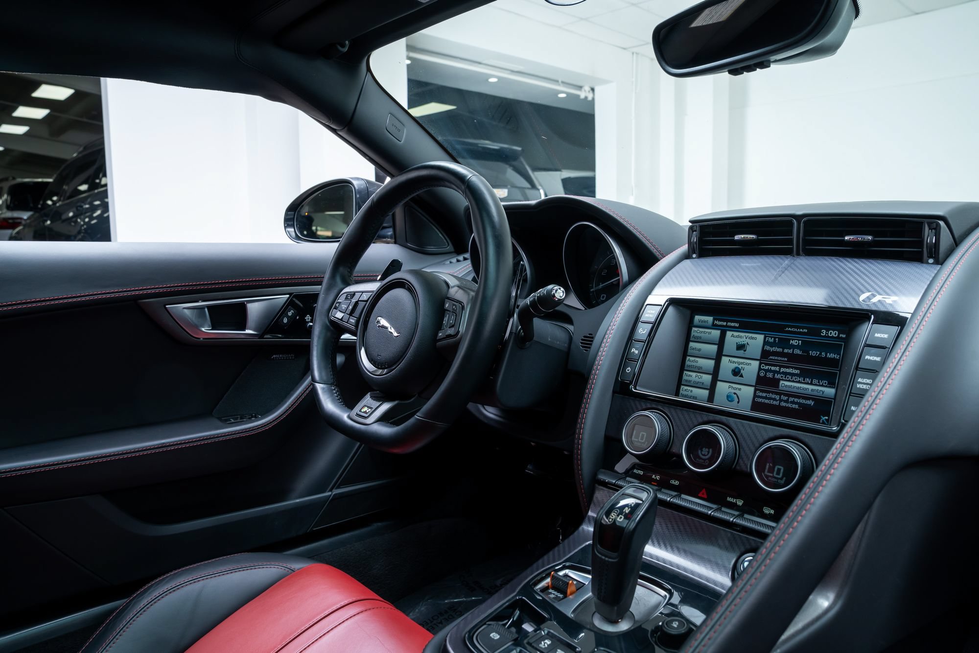 Used 2015 Jaguar F-TYPE R RWD image 9