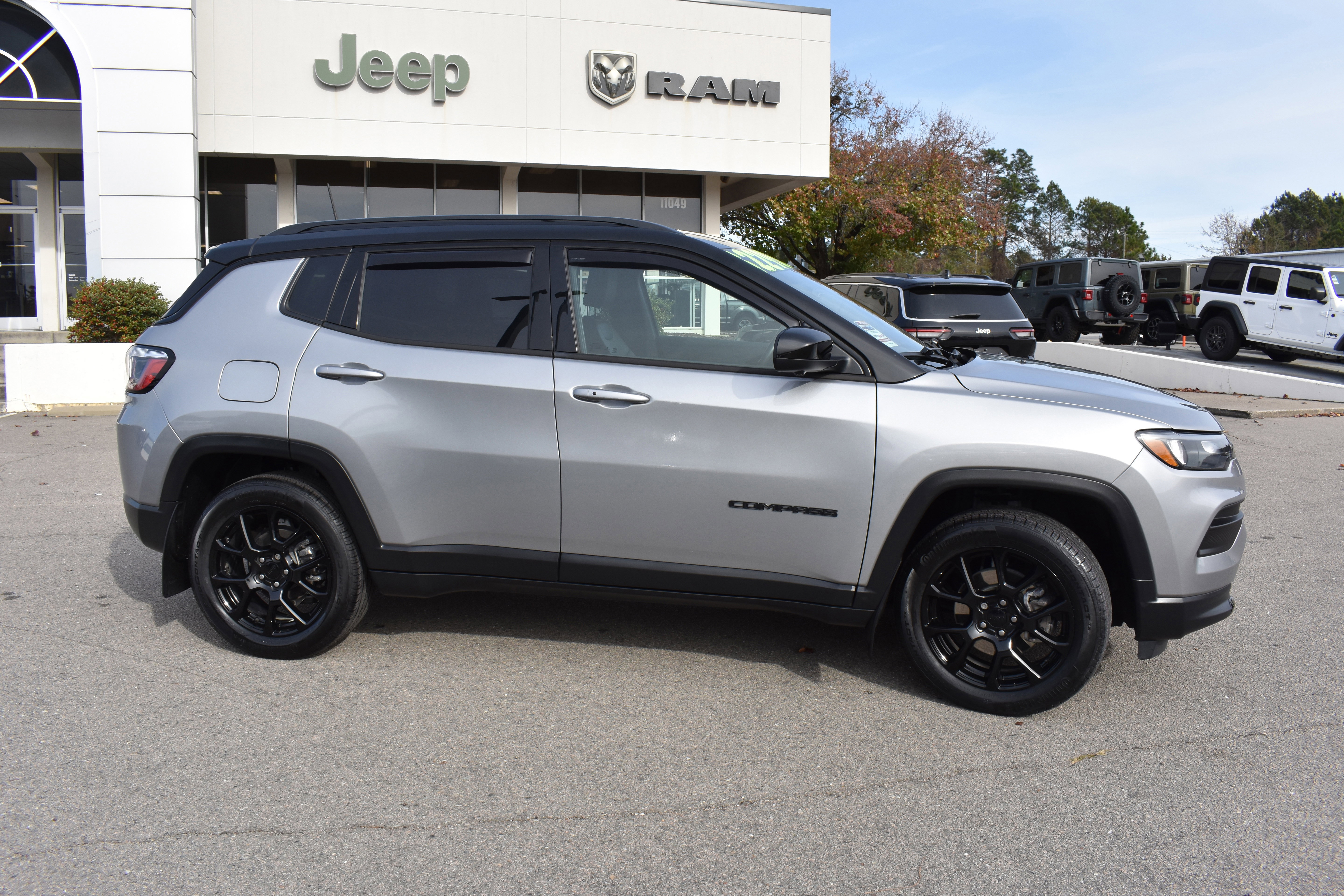 Used 2022 Jeep Compass Altitude w/ Convenience Group image 10