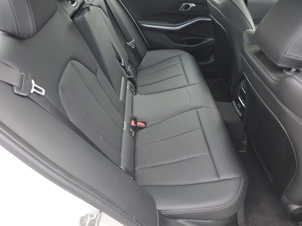Used 2025 BMW 330i xDrive Sedan AWD/4WD image 18