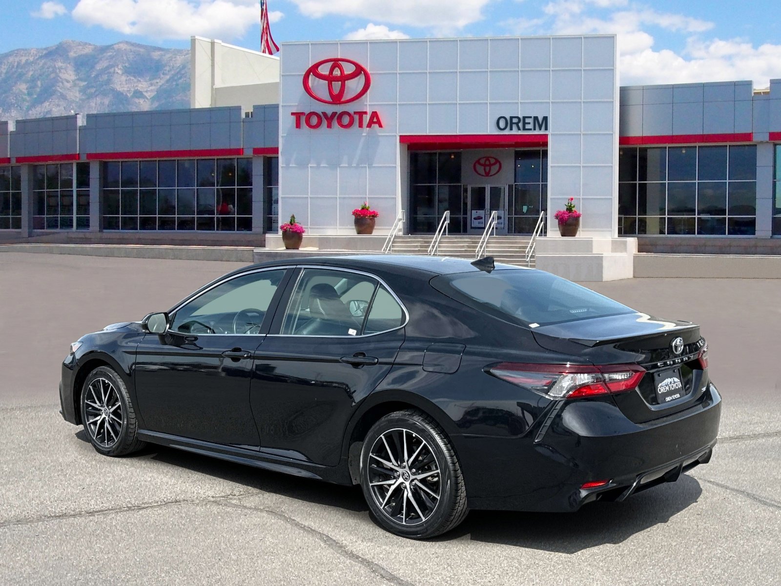 Used 2024 Toyota Camry SE FWD image 5