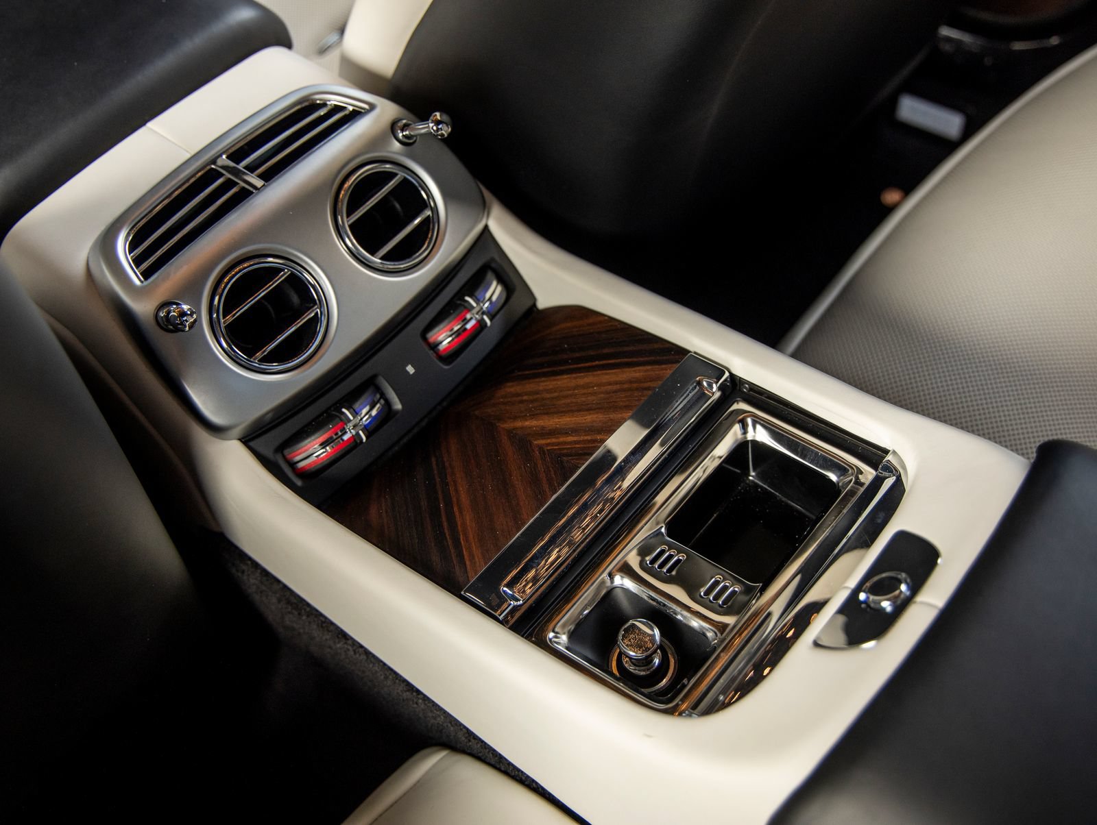 Used 2019 Rolls-Royce Wraith RWD image 39