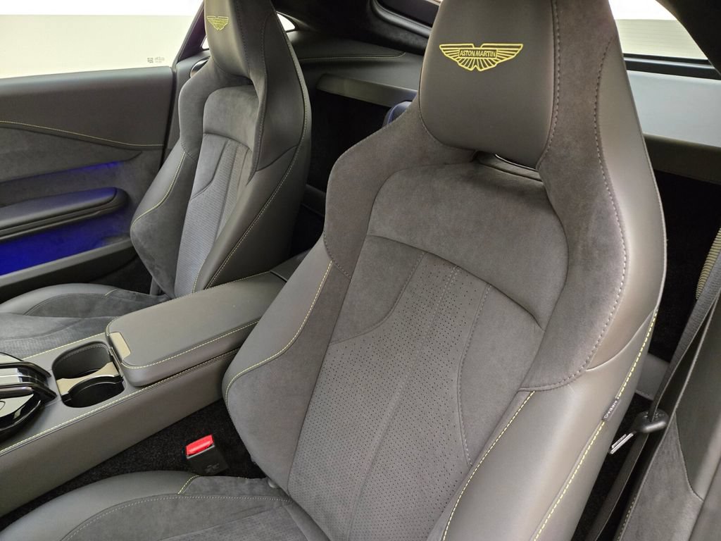 New 2025 Aston Martin V8 Vantage Coupe RWD image 29