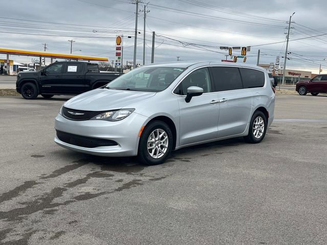 Used 2023 Chrysler Voyager LX FWD image 11