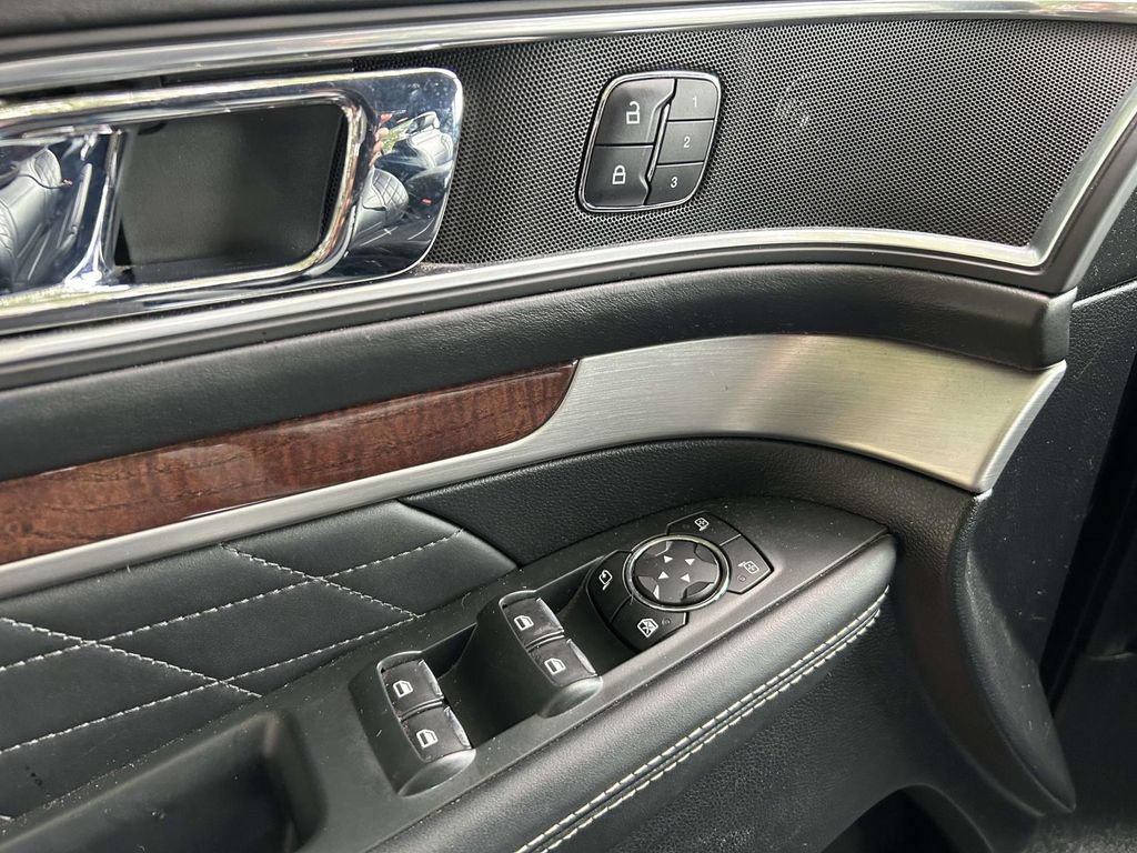 Used 2017 Ford Explorer Platinum AWD/4WD image 11